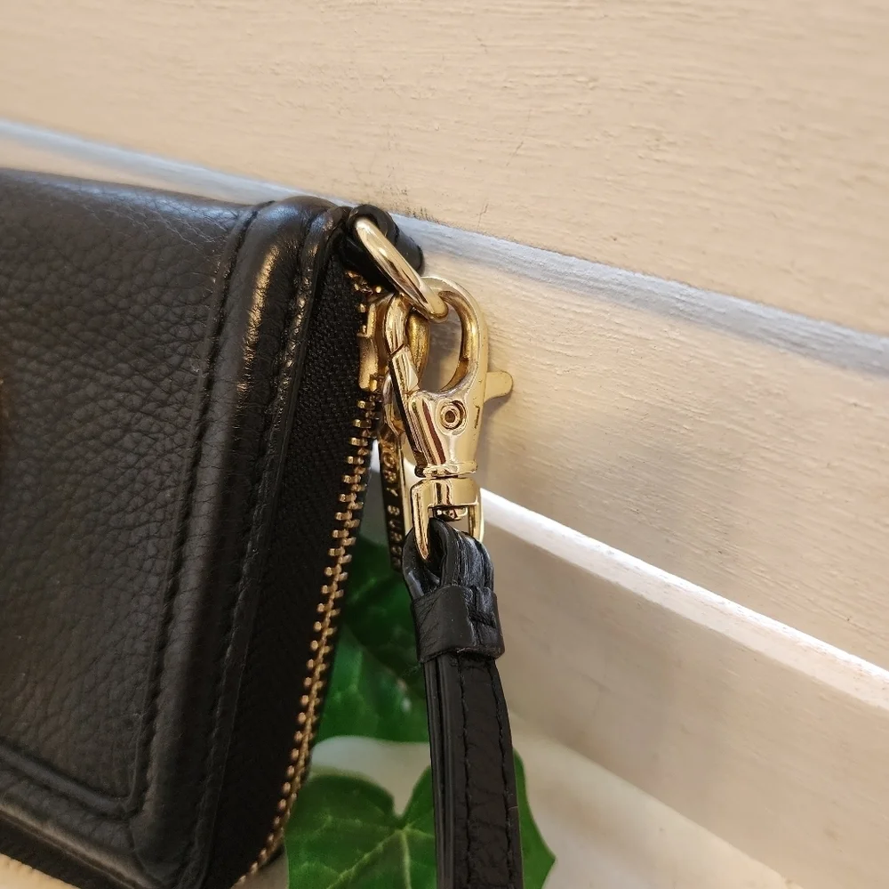 TORY BURCH BLACK/GOLD WRISTLET